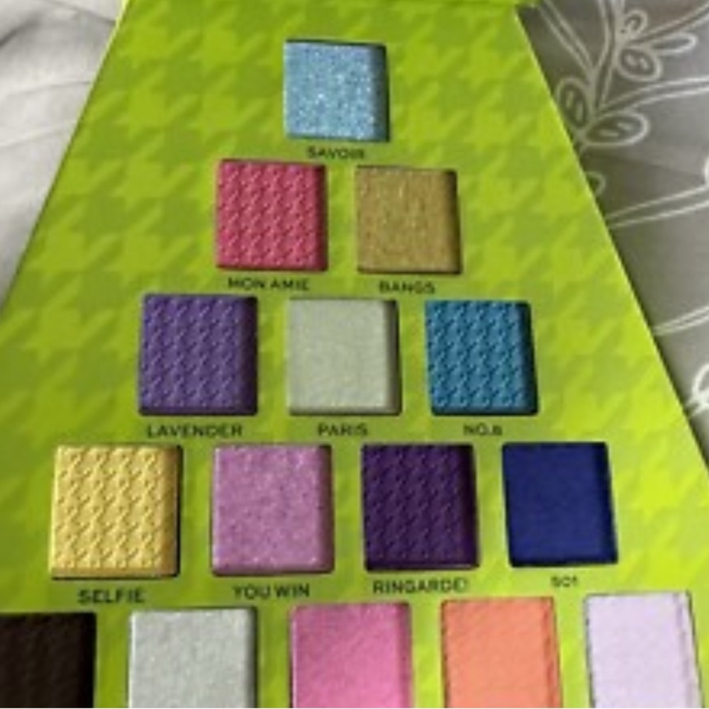 Revolution Parisian Glam Palette with Pink and Black Design - Picture 7 of 7